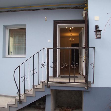 Blue House Hotel Brasov Bagian luar foto