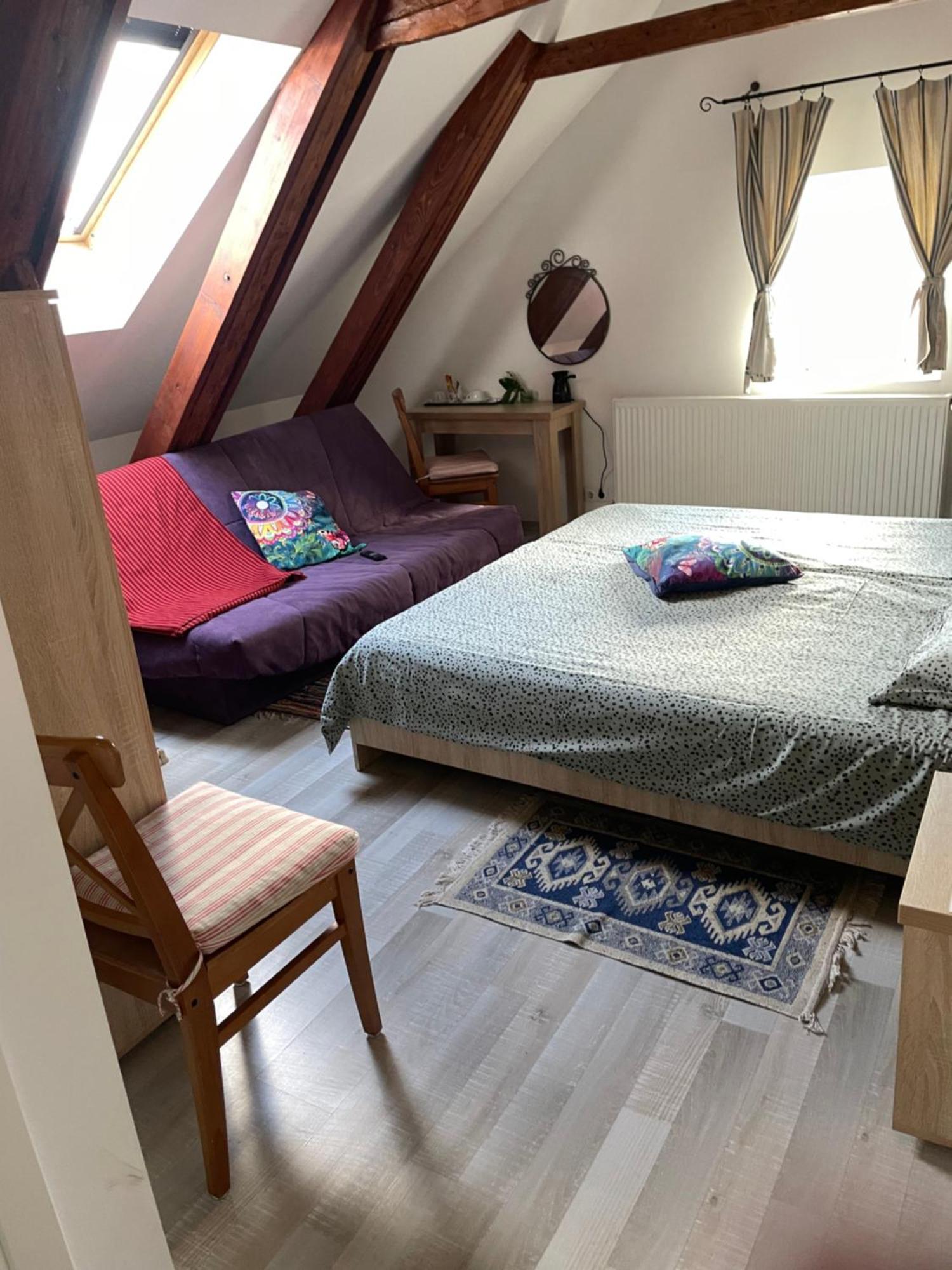 Blue House Hotel Brasov Bagian luar foto