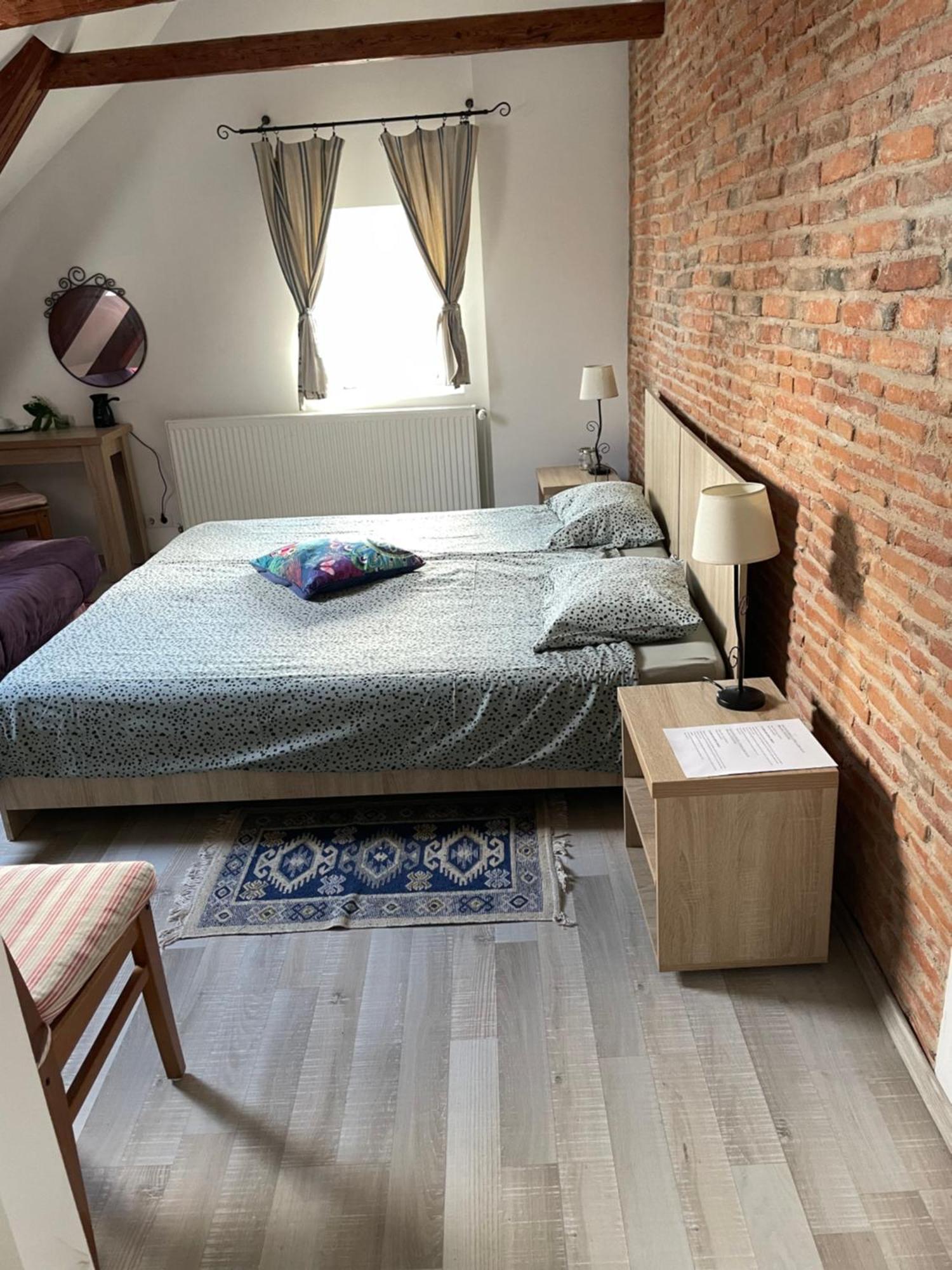 Blue House Hotel Brasov Bagian luar foto