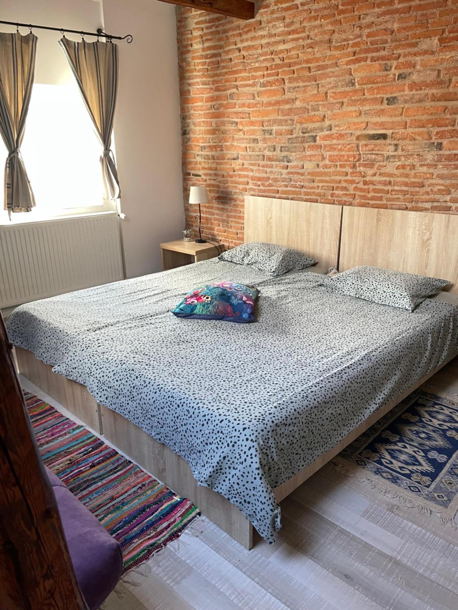Blue House Hotel Brasov Bagian luar foto