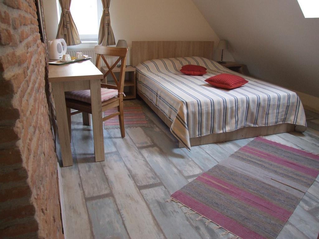 Blue House Hotel Brasov Bagian luar foto