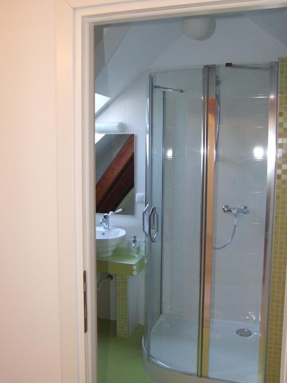 Blue House Hotel Brasov Bagian luar foto