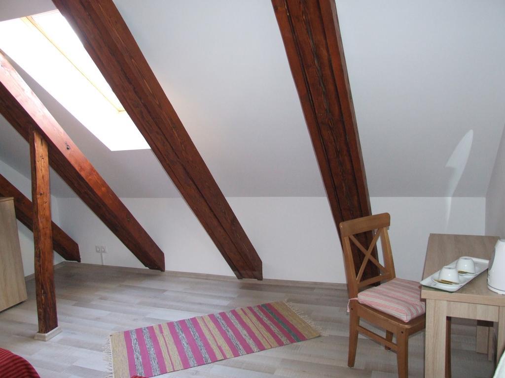 Blue House Hotel Brasov Bagian luar foto