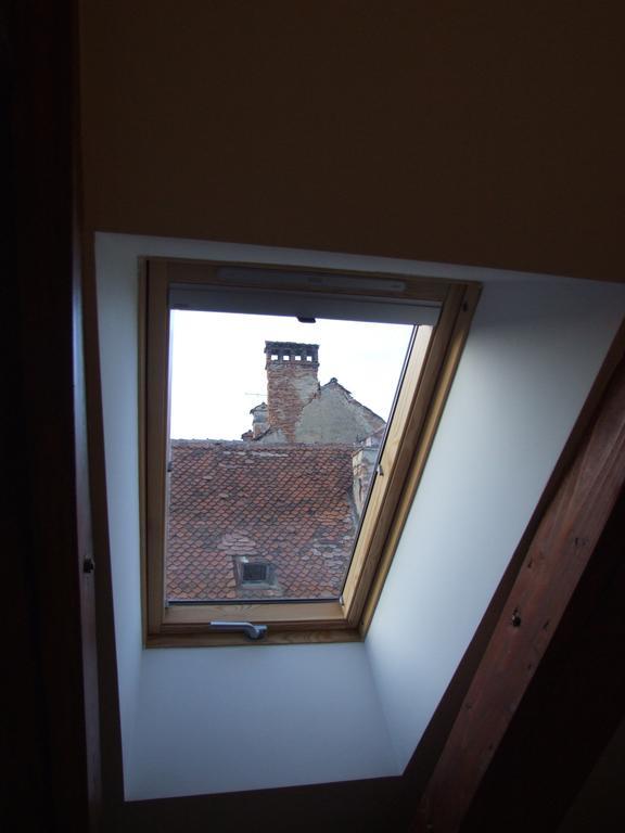 Blue House Hotel Brasov Bagian luar foto