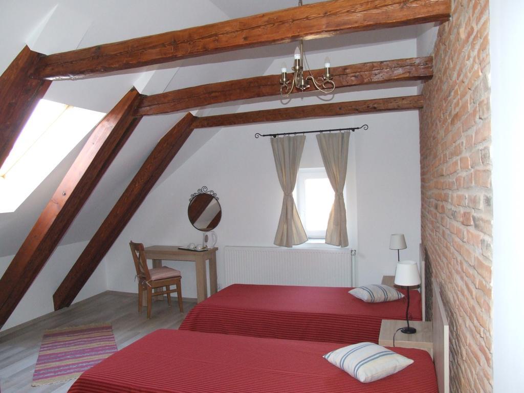 Blue House Hotel Brasov Bagian luar foto