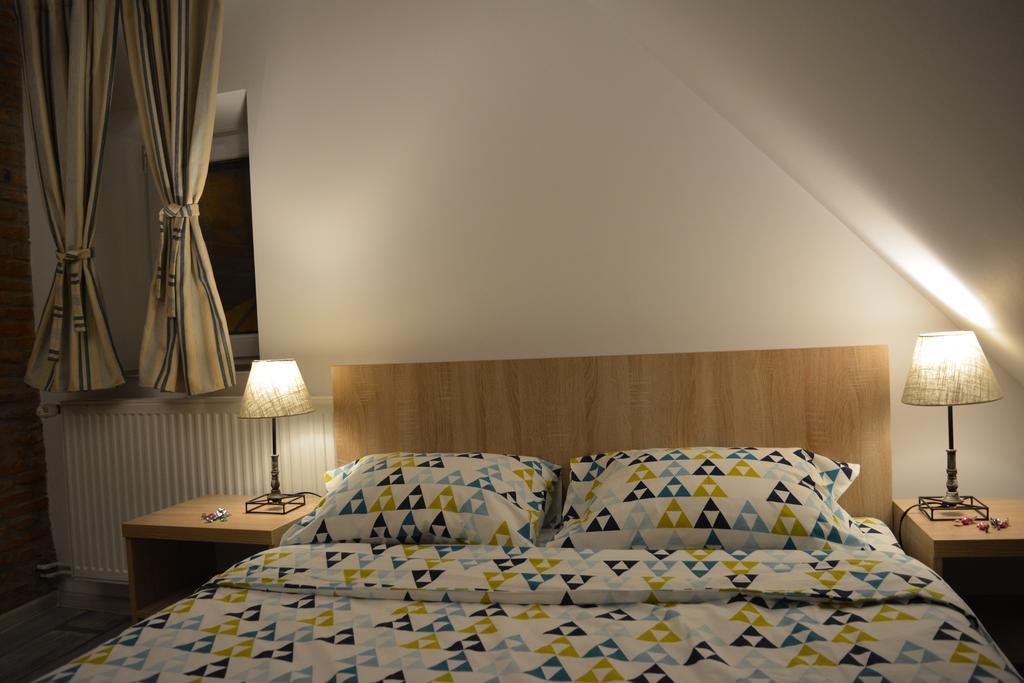 Blue House Hotel Brasov Bagian luar foto