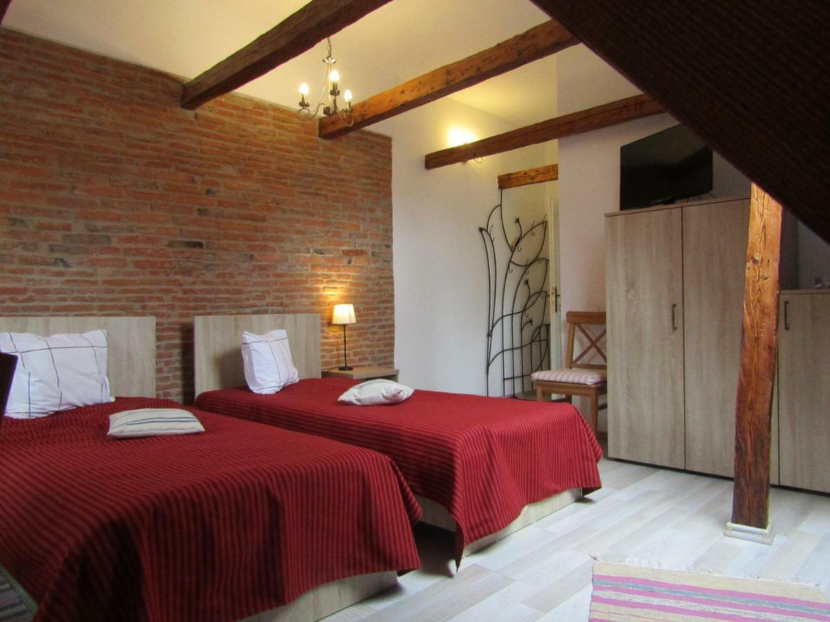 Blue House Hotel Brasov Bagian luar foto