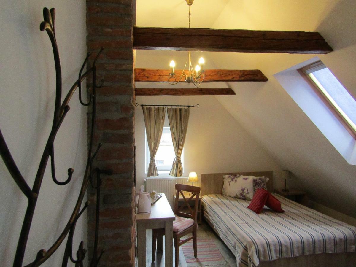 Blue House Hotel Brasov Bagian luar foto