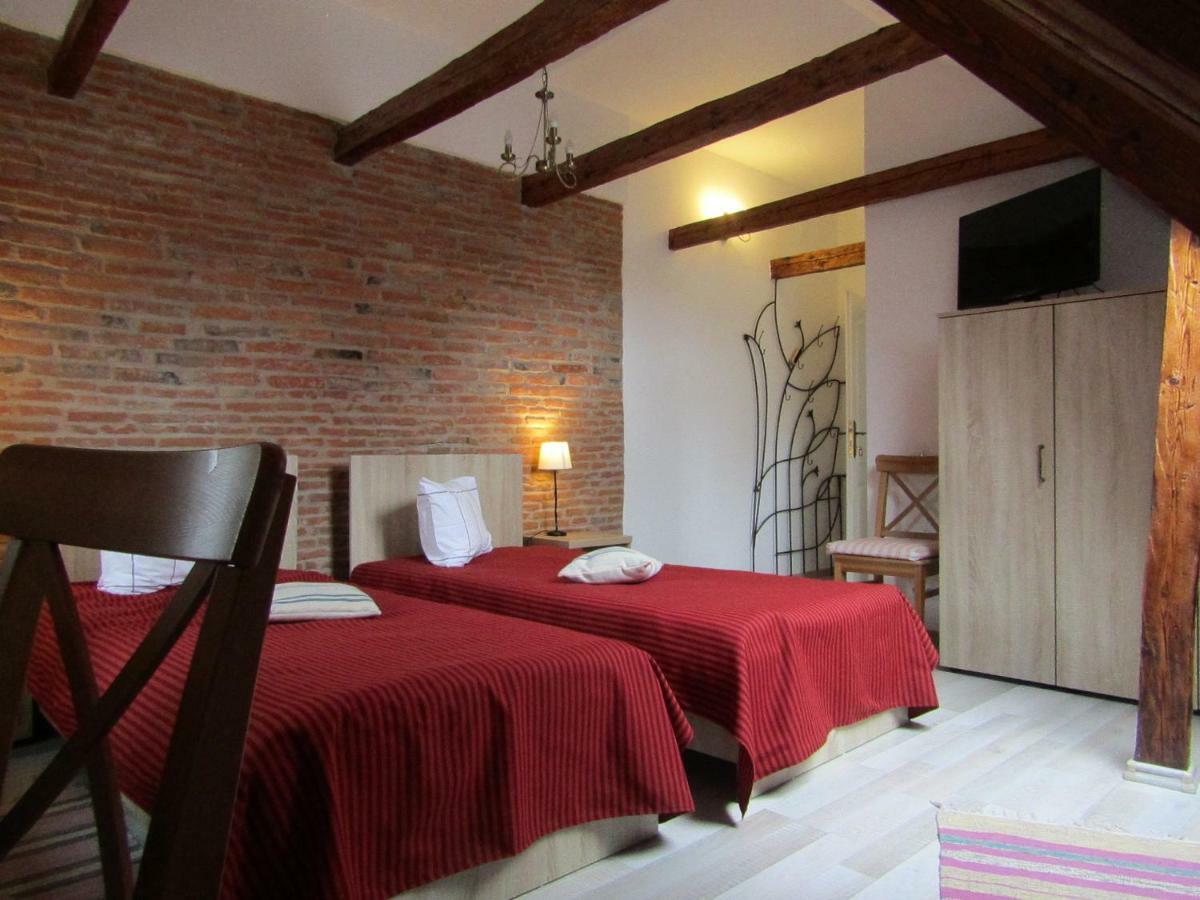 Blue House Hotel Brasov Bagian luar foto