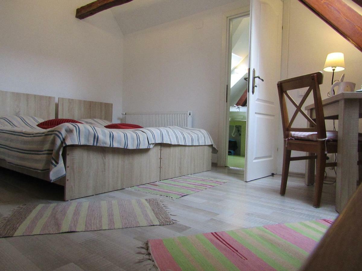 Blue House Hotel Brasov Bagian luar foto