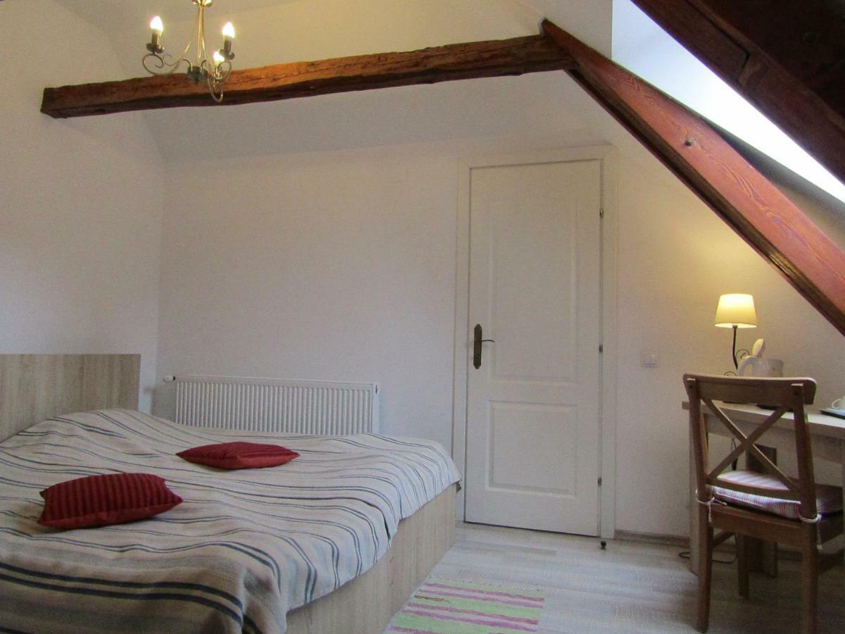 Blue House Hotel Brasov Bagian luar foto