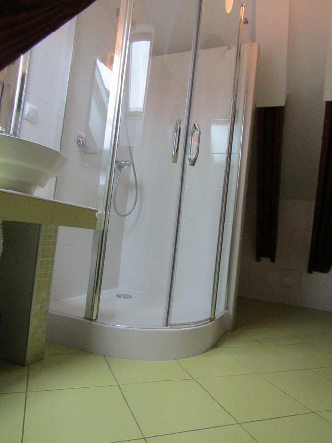 Blue House Hotel Brasov Bagian luar foto