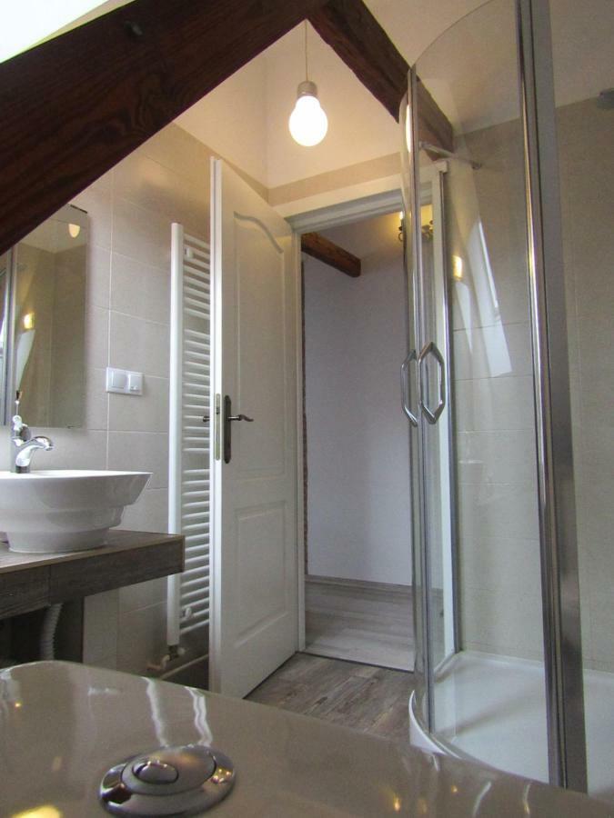 Blue House Hotel Brasov Bagian luar foto