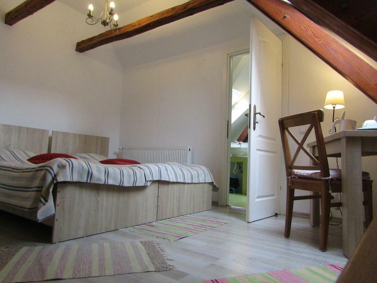 Blue House Hotel Brasov Bagian luar foto